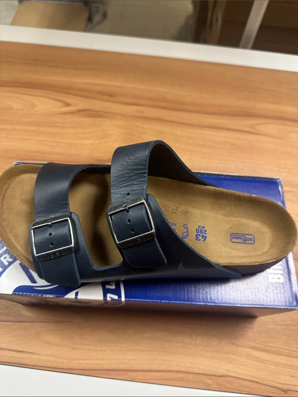 Men’s Birkenstock Arizona Size 43 Regular Width Slight Defect Brand New!!